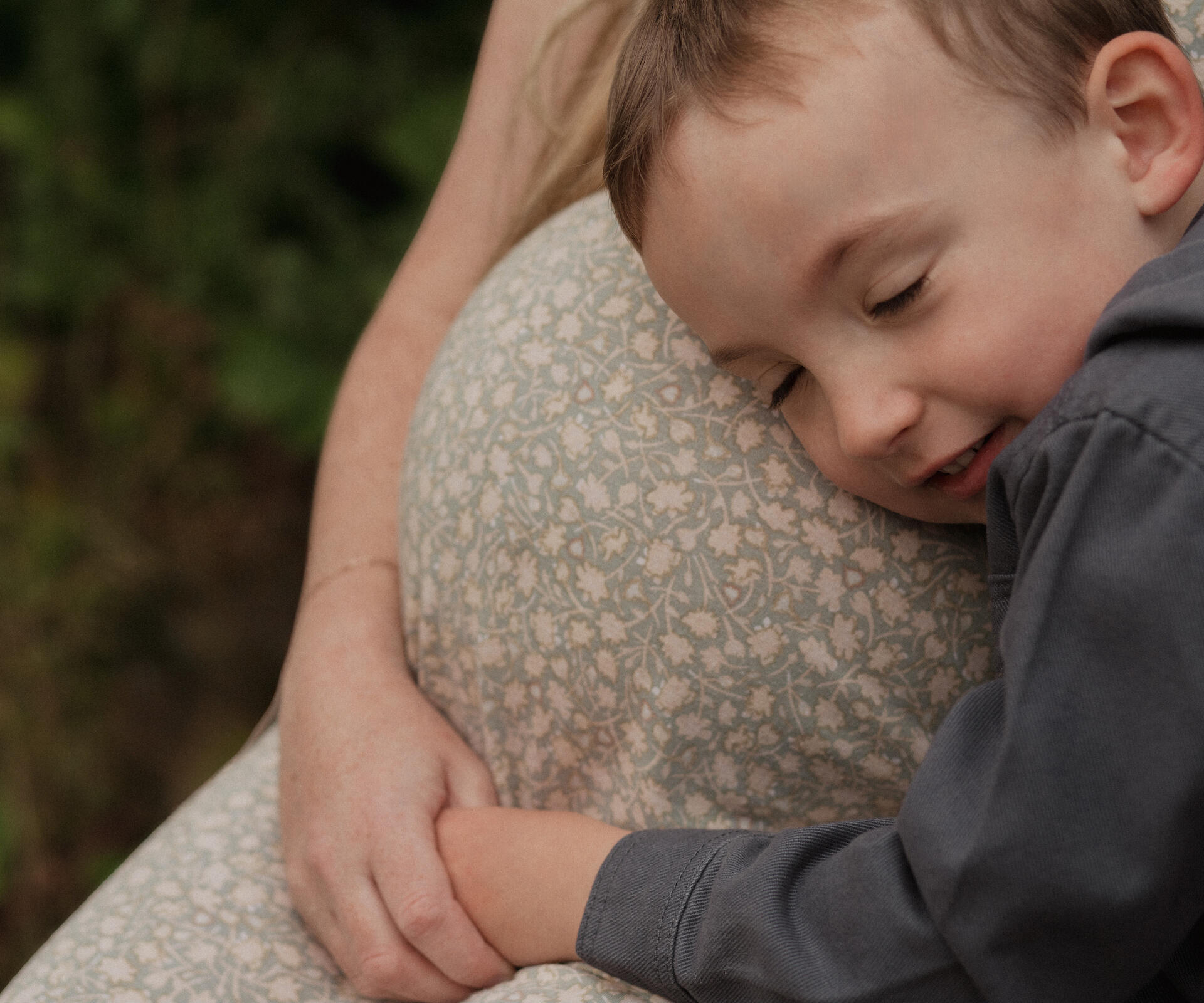 Lifestyle maternity photo A beautiful picture of a mum-to-be in Lincoln